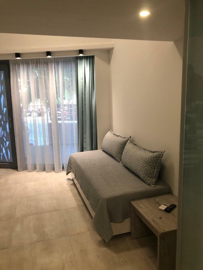 Mr & Mrs K Lofts Apartment Potos Bagian luar foto