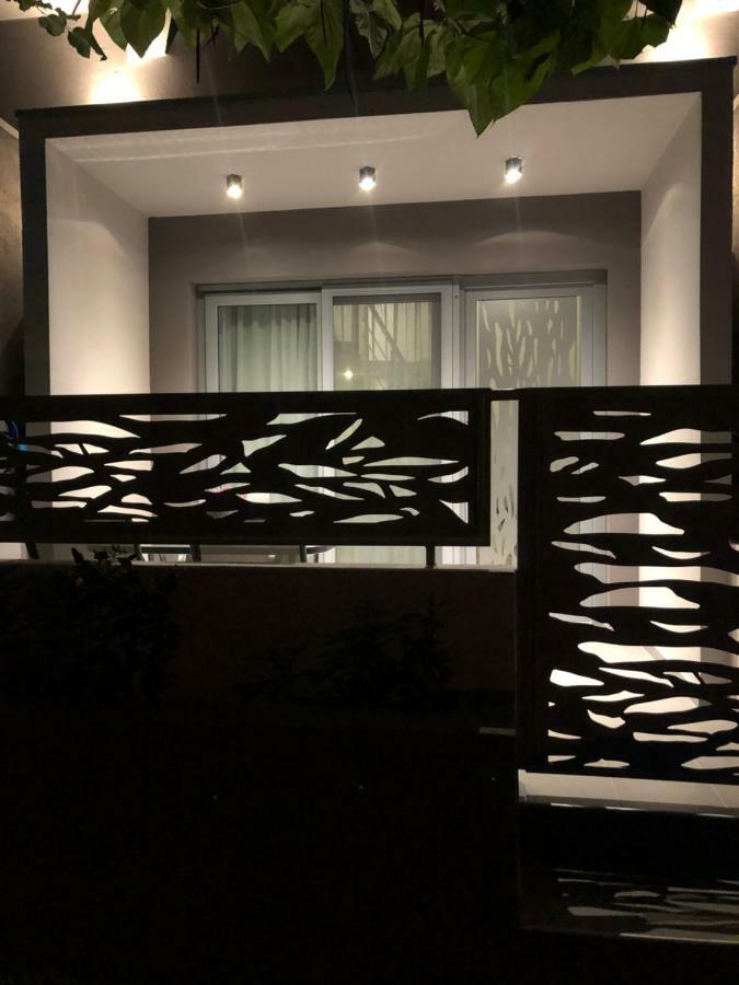 Mr & Mrs K Lofts Apartment Potos Bagian luar foto