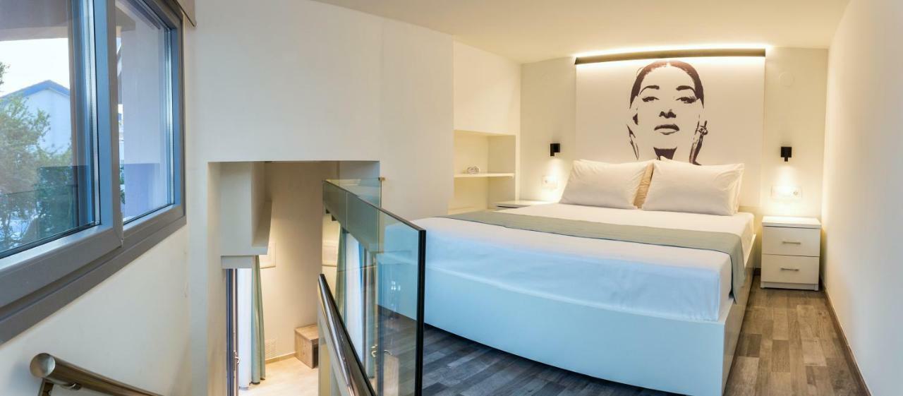 Mr & Mrs K Lofts Apartment Potos Bagian luar foto